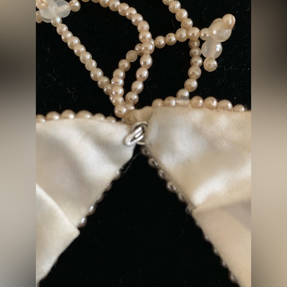 Elegant Pearl Collar Necklace - Picture 6 of 10